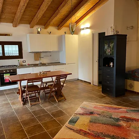 Lally In The Sky Moderno Monovano Panoramico Ed Accessoriato Apartment